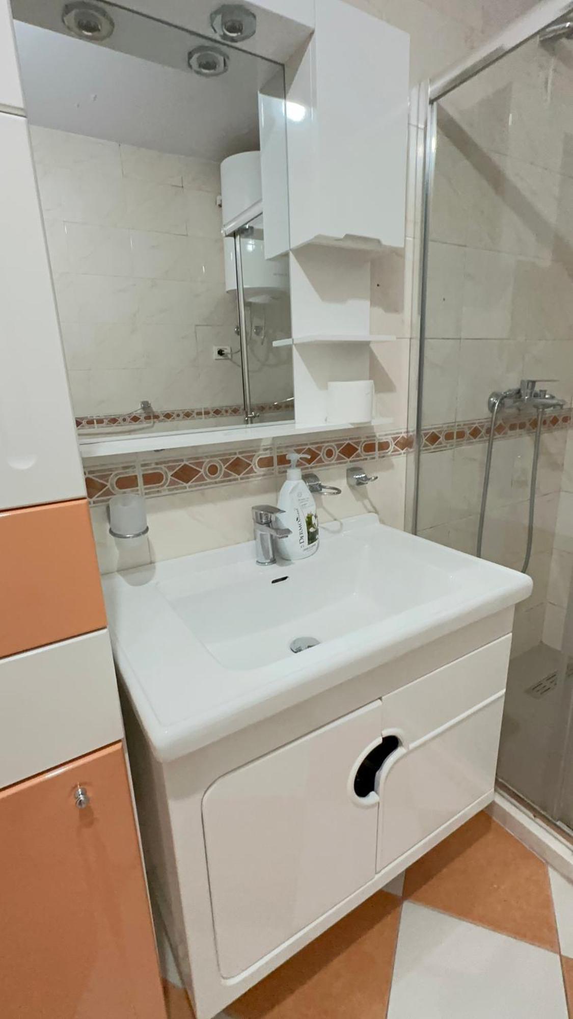 Square Inn Tirana Zewnętrze zdjęcie